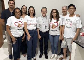 [Alegre] Voluntários católicos constroem casa para família carente
