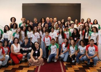 Governador recebe Comitê Estadual de Líderes de Turma 2025