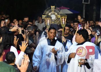 [Festa da Penha] Centenas de casais sobem ao Convento para benção