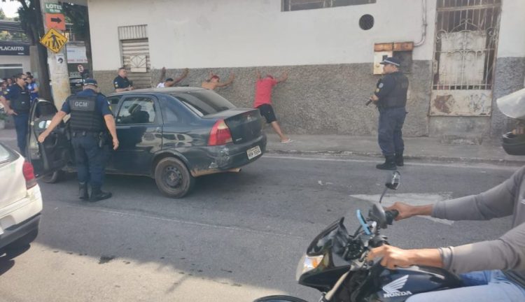 [Cachoeiro] Guarda Municipal recupera veículo furtado e três suspeitos são presos