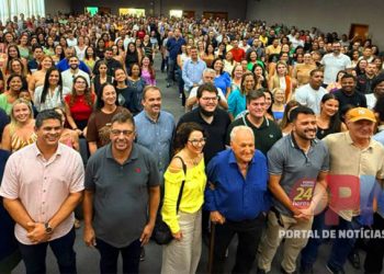 [Cachoeiro] Ferraço e Júnior Corrêa dão posse a 734 servidores concursados