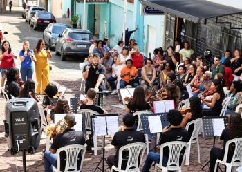 Casa de Roberto Carlos reúne projetos sociais de Cachoeiro em café da manhã especial