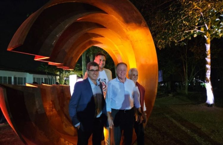 Parque Cultural Casa do Governador recebe escultura de José Carlos Vilar