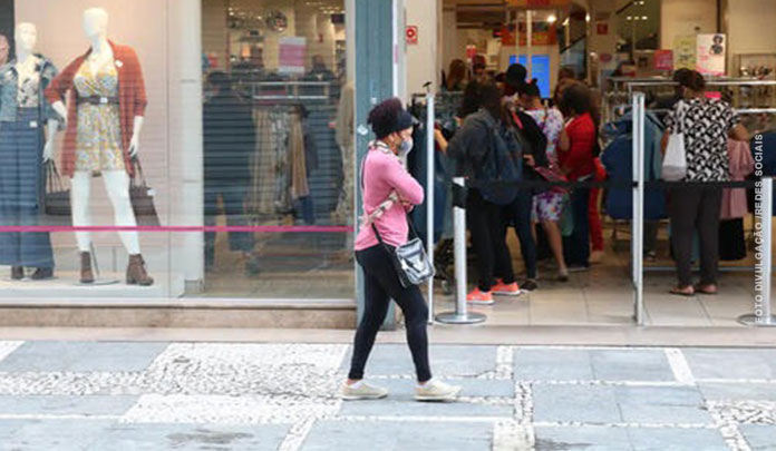 Regra sobre trabalho no comércio aos domingos e feriados entra em vigor em julho