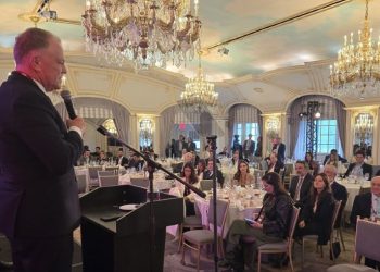 Casagrande apresenta Programa Estado Presente em evento nos Estados Unidos