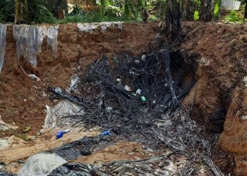 [Cachoeiro] Polícia Militar prende dupla queimando fiação furtada e flagra crime ambiental