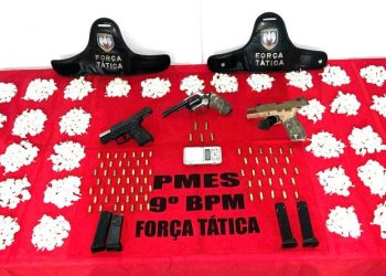 [Cachoeiro] Força Tática apreende armas e mais de mil papelotes de cocaína no Valão