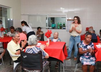 Celebrando o Dia das Mães, Norma Ayub faz programação especial em asilos de Cachoeiro