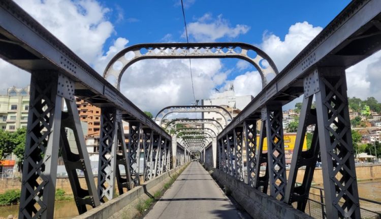 [Cachoeiro] Ponte de Ferro interditada para melhorias na iluminação