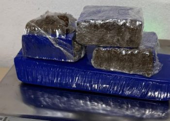 [Cachoeiro] PM apreende drogas e prende três pessoas por tráfico em Soturno