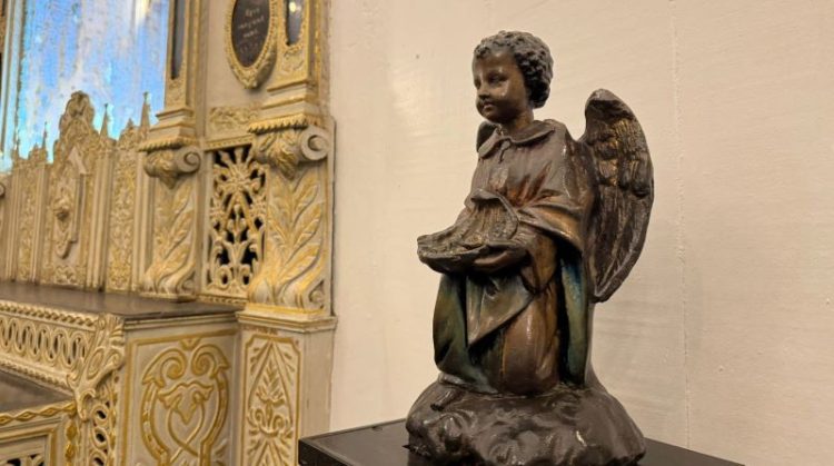 Artigo • O Anjinho da mola quebrada