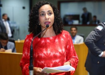 Deputada do Psol propõe lei que determina jornada de 40 horas em contratação do Poder Público Estadual