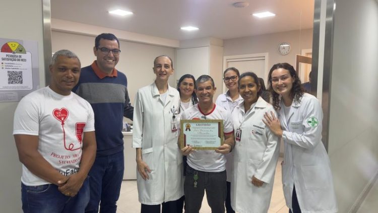 Dr. Bruno Resende participa de campanha de doação de sangue no HECI