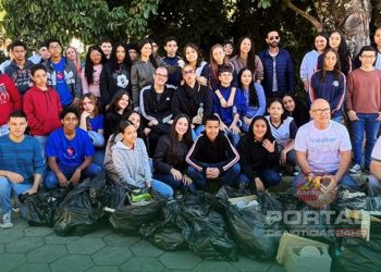 [Guaçuí] Ação de limpeza recolhe lixo às margens do Rio Veado