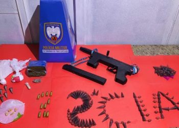 [Cachoeiro] Força Tática apreende submetralhadora enterrada em área de mata entre Valão e Morro Grande