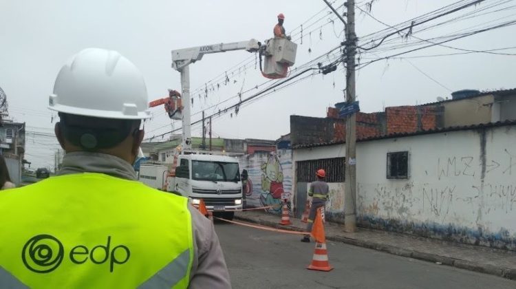 Pipas interrompem fornecimento de energia para 14 mil clientes da EDP no Sul do Espírito Santo