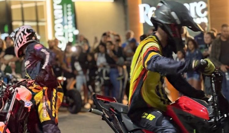 [Marataízes] Noite de adrenalina e emoção sobre duas rodas na Barra
