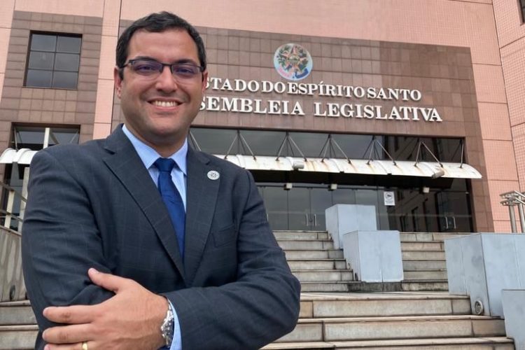 Cinco projetos do deputado Dr. Bruno Resende viram lei: temas incluem epilepsia e desinformação