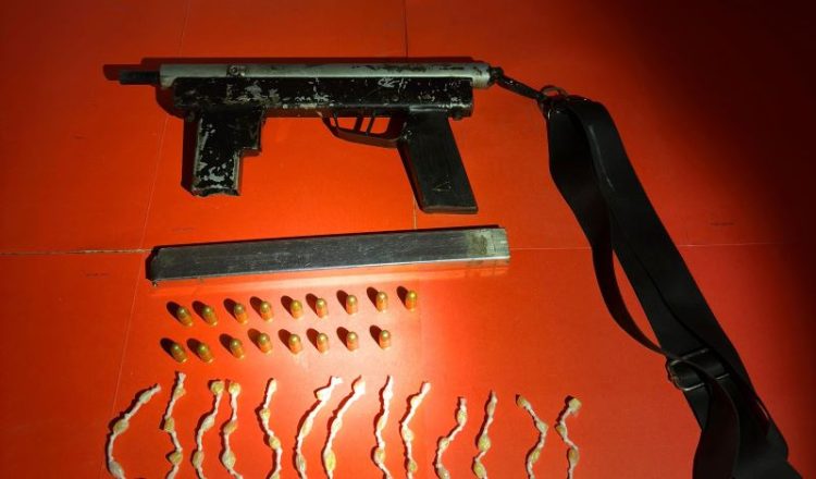 [Cachoeiro] PM apreende arma, drogas e munição de traficante no distrito de Soturno