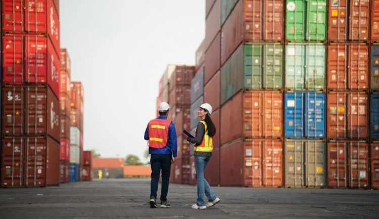 Exportações capixabas crescem e déficit na balança comercial recua 87,3%