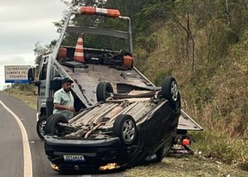 Furto em Marataízes termina com prisão de suspeitos em Guarapari. Eles capotaram o carro tentando fugir