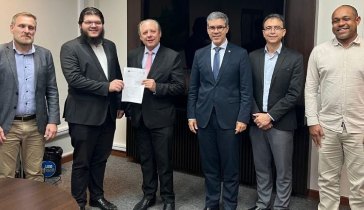 Cachoeiro assina acordo para desenvolvimento de guia de custos no setor público