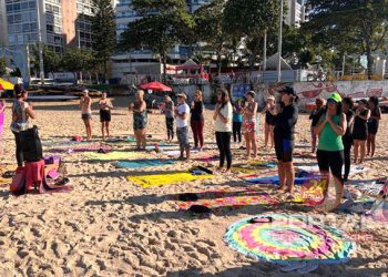 [Vila Velha] Estão abertas inscrições para aulas gratuitas de ioga na Praia da Costa