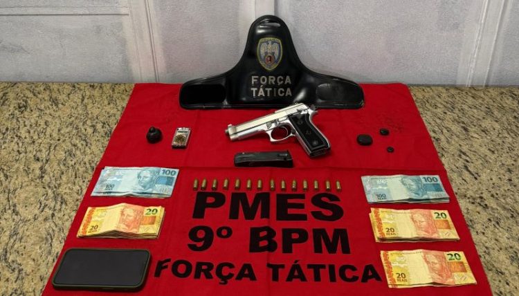 [Disk Drogas] Traficante é preso com armas, munição e drogas no bairro Aquidabã