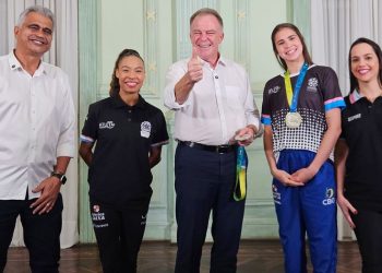 Governador recebe atletas capixabas que brilharam no Mundial de Ginástica Rítmica