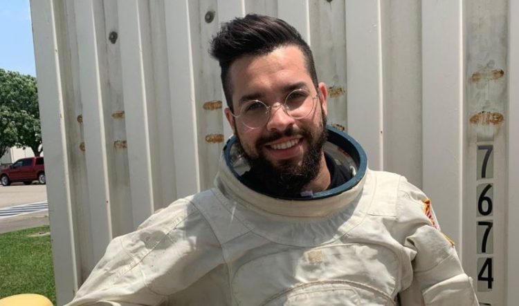 Capixaba disputa vaga para levar pesquisa ao espaço