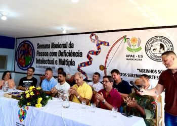 [Marataízes] Prefeitura entrega 50 carteirinhas  para crianças atendidas pela APAE