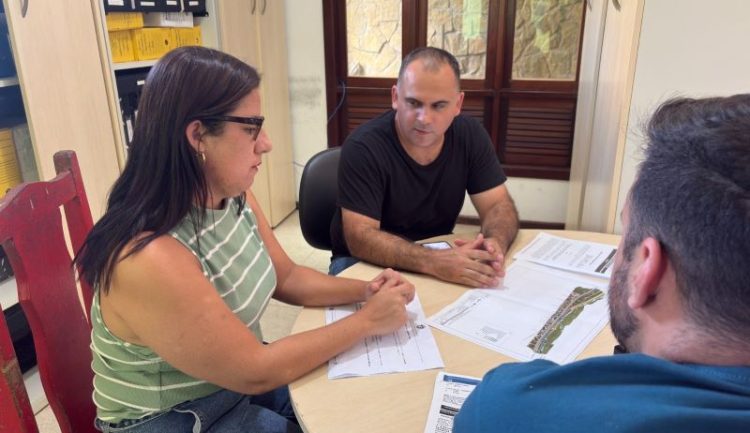 [Marataízes] Prefeitura e DER-ES estudam anteprojeto para contenção de encosta com enrocamento