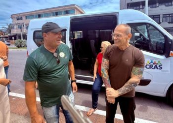 [Marataízes] Prefeitura recebe van adquirida com emenda do senado Fabiano Contarato (PT)