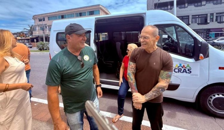 [Marataízes] Prefeitura recebe van adquirida com emenda do senado Fabiano Contarato (PT)