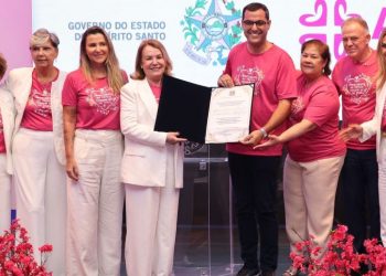 Outubro Rosa: Dr. Bruno Resende entrega à Afecc a lei que a declara de utilidade pública