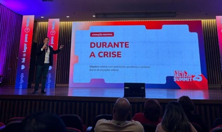 [Cachoeiro] Padre José Carlos se destaca no Evangelizar Summit 2025, em São Paulo