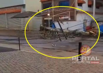 [Cachoeiro] Queda de poste mantém avenida parcialmente interditada