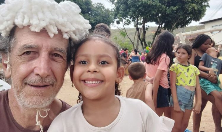 Crônica • Sonho a infância, então brinco…