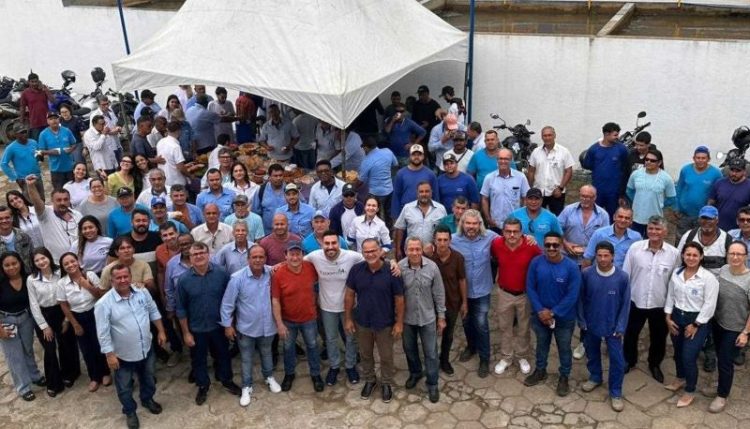 [Itapemirim] Prefeito assina Projeto de Lei do Plano de Cargos e Salários do SAAE