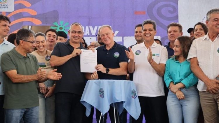 Casagrande e Ricardo fazem entregas históricas em São Mateus