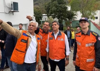 [Muniz Freire] Ricardo Ferraço acompanha reestruturação da cidade após temporais