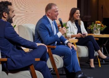 Casagrande destaca avanços da Educação Integral do Espírito Santo em evento nacional