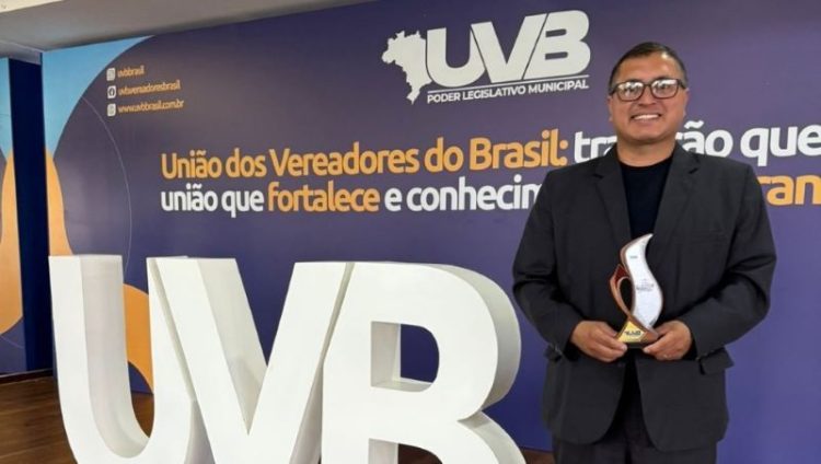[Anchieta] Renan Delfino recebe pelo segundo ano consecutivo o Troféu Presidente Destaque Nacional da UVB