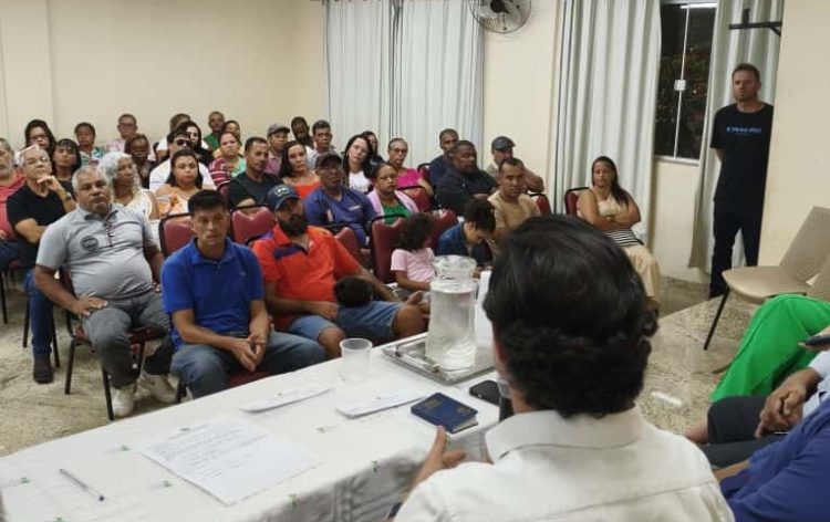 [Guarapari] Moradores reclamam de água com ferrugem e falta de saneamento para 12 mil habitantes
