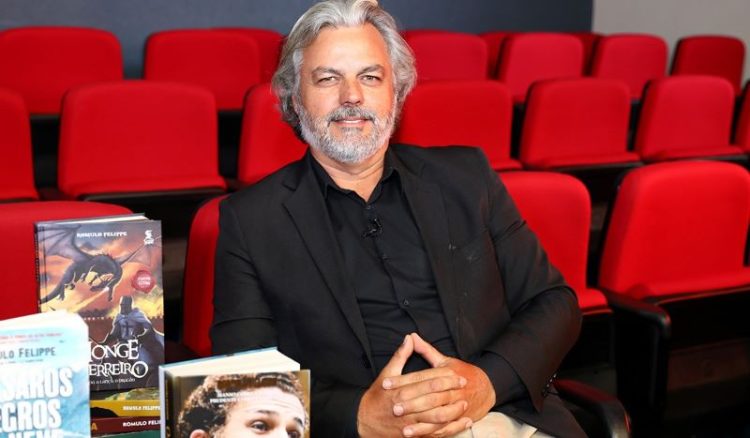 [TV Ales] Papel das biografias foi tema do programa Dedo de Prosa