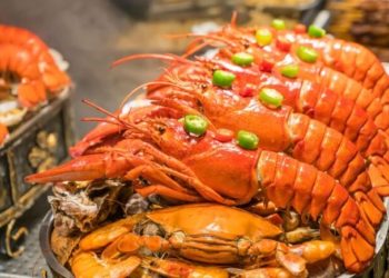[Marataízes] Festa da Lagosta vai até domingo (7) com muita animação e gastronomia