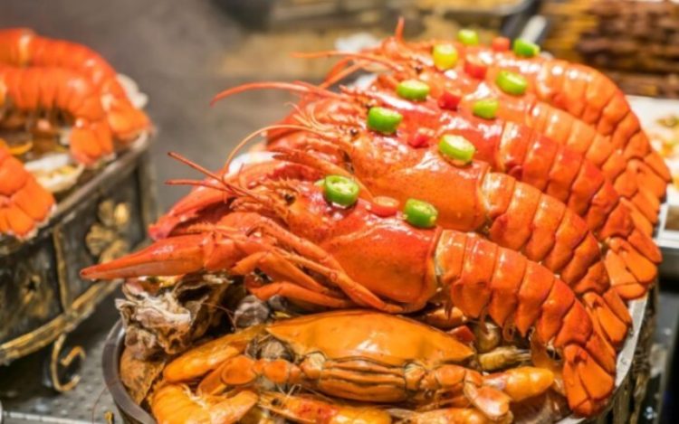 [Marataízes] Festa da Lagosta vai até domingo (7) com muita animação e gastronomia