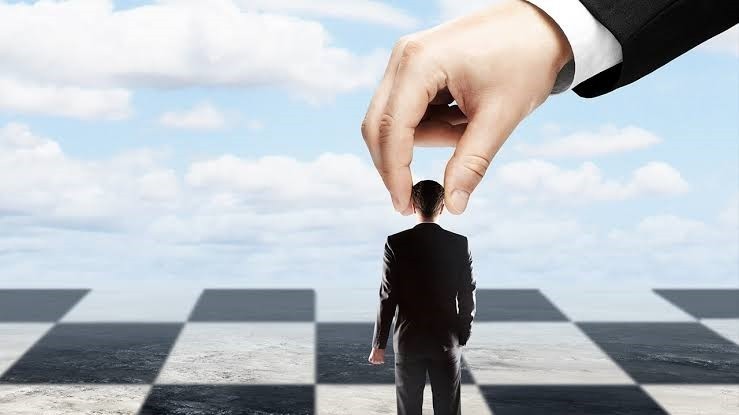 Artigo • A luta pelo poder