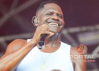 Beto Kauê arrasta multidão em Piúma e consolida tradição do balneário; governador prestigia o evento