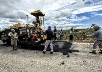[Marataízes] Prefeitura recupera estrada de acesso à Nova Canaã